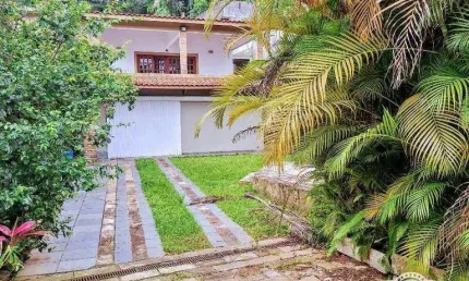 Sobrado à venda com 4 quartos no bairro Praia dos Sonhos