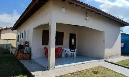 Vende casa lote inteiro com 3 quartos com 132 metros no bairro Belas Artes.