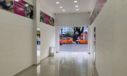 ALUGO LOJA  65m2 ,na  frente Pça  Zacarias , Centro,Curitiba-Pr