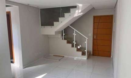 Cobertura incrível em São Caetano do Sul, com 99,00 m² de área, 2 quartos espaçosos, 1 sala arejada, 2 banheiros modernos, quintal e 2 vagas.