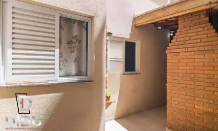 Venha conhecer este apartamento tipo sem condomínio, localizado no Jardim Progresso, com 2 dormitórios, 1 suíte, quintal com churrasqueira e 1 vaga.