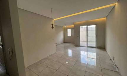 Apartamento térreo com quintal no coração da Penha, a apenas 2 minutos a pé do metrô!