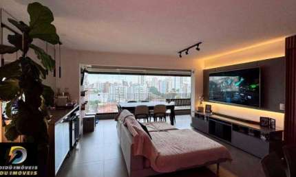 Belíssimo apartamento mobiliado e decorado com 116 m²  em Perdizes, sendo 2 dormitórios, 2 suítes, varanda com churrasqueira, 2 vagas e depósito.