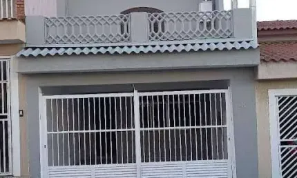 Está buscando um imóvel espaçoso e confortável para toda a sua família no Rudge Ramos?