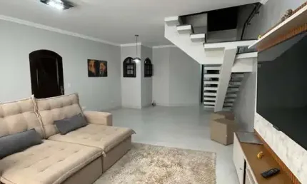 Olha que sobrado espetacular, amplo e aconchegante no Jardim Rina em Santo André!