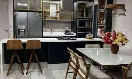 Lindo apartamento com móveis planejados com 90 m²  na Vila Assunção em Sano André, sendo 3 dormitórios, 1 suíte, varanda grill e 2 vagas.