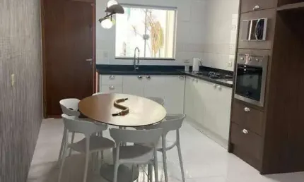 Maravilhoso sobrado desocupado e reformado com 138 m²  na Vila Pires em Santo André, sendo 3 dormitórios, 1 suíte, churrasqueira e 2 vagas.