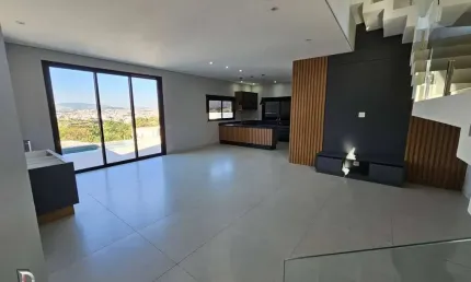 Venha morar nesta maravilhosa casa no Condomínio Villa Real de Bragança!! Com 3 suítes e uma piscina privativa!