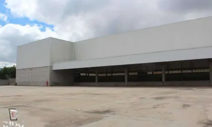 Galpão em Cotia, com 16.692m² de terreno e 9.088m² de área construída, este galpão é perfeito para operações industriais, de armazenagem e logística.