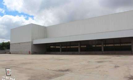 Galpão em Cotia, com 16.692m² de terreno e 9.088m² de área construída, este galpão é perfeito para operações industriais, de armazenagem e logística.