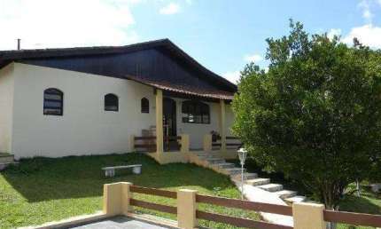 Oportunidade para você que busca uma casa espaçosa na Granja Viana dentro de um condomínio fechado, com segurança, lazer e ar puro da natureza!