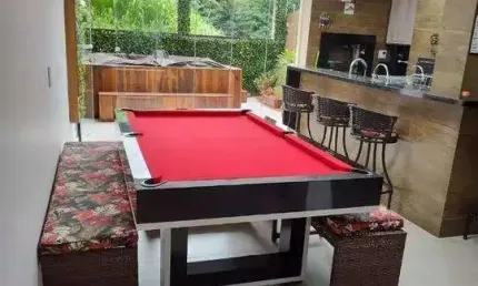Casa para venda no condomínio fechado Residencial Villa Deste: em Cotia, com 3 suítes, 3 vagas, Jacuzzi e espaço gourmet privativos.