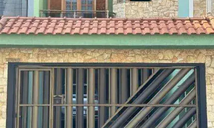 Venha se encantar com este incrível sobrado na vila camilopolis, com 195m² construídos, 3 suítes e 4 vagas.