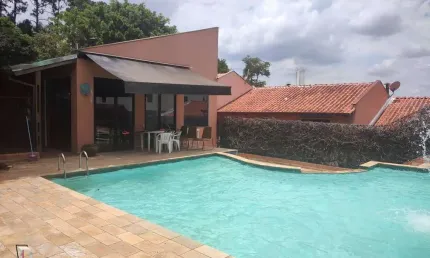 Não perca a oportunidade de morar com tranquilidade e segurança dentro de um condomínio fehado na Granja Viana, próximo ao Shopping The Square.