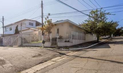 Casa tipo para venda com 3 quartos, sendo 1 suíte, 180m²