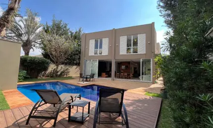 Casa no condomínio Guaporé 1 para venda em Condomínio Guaporé 1 com 4 quartos, sendo 3 suítes, 325m²