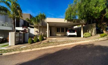 Casa no condomínio Residencial Bosque dos Jatobás para venda com 3 quartos, sendo 1 suíte, 230m²