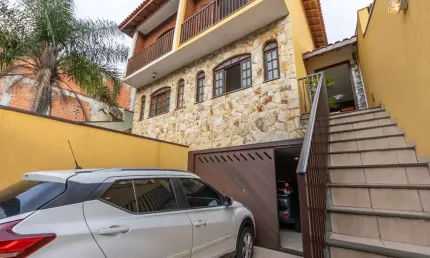 Sobrado para venda em vila comercial com 3 quartos, sendo 1 suíte, 156m²