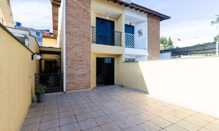 Sobrado para venda com 4 quartos, sendo 4 suítes, 207m²