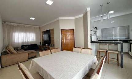 Casa de vila para venda com 3 quartos, sendo 1 suíte, 165m²