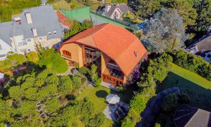Casa no condomínio Jardim Véu da Noiva para venda com 5 quartos, sendo 5 suítes, 422m²