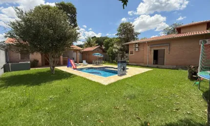 Casa tipo para venda em Santa Rita com 3 quartos, sendo 2 suítes, 195m²