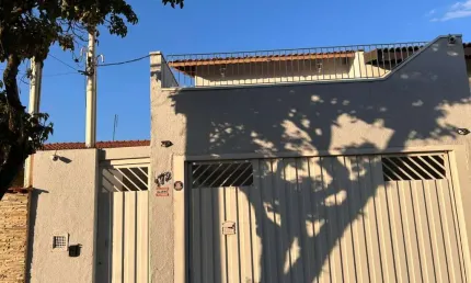 Casa tipo para venda em Vila Galvão com 3 quartos, sendo 1 suíte, 196m²