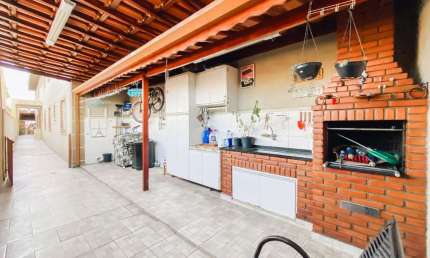 Casa tipo para venda em Vila Guedes com 3 quartos, sendo 1 suíte, 132m²