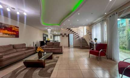 Sobrado para venda em Colônia com 3 quartos, sendo 1 suíte, 282m²