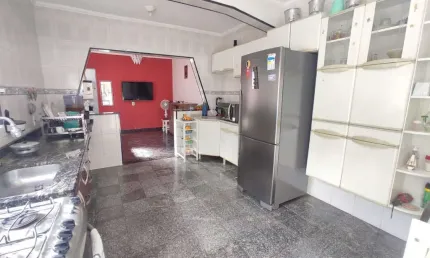 Casa tipo para venda em Vila Carmela II com 3 quartos, 140m²