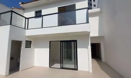 Sobrado desocupado a venda no bairro Santa Terezinha em SBC com localização privilegiada e pronto para receber você e sua família!