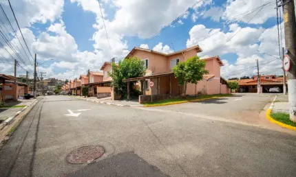 Casa no condomínio residencial recanto das graças iii para venda com 2 quartos, 55m²