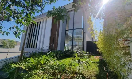 Sobrado Novo Alto Padrão à Venda no Condomínio Montblanc em Campinas.  Lazer privativo sensacional e uma piscina maravilhosa.