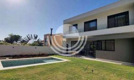 Maravilhosa casa à venda no Condomínio Ville Sainte Helene