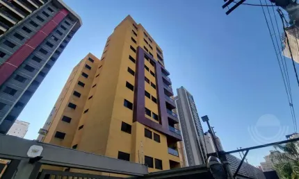 Apartamento em andar alto recebendo sol da manhã à Venda no bairro Cambuí, Campinas.