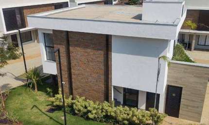 Casa Duplex Nova e Geminada à Venda no Condomínio Lagoa Sky House no Taquaral em Campinas. Região da Lagoa Taquaral