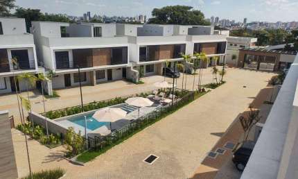 Casa Duplex Nova e Geminada à Venda no Condomínio Lagoa Sky House no Taquaral em Campinas: Condomínio composto por 28 casas em um terreno de 5.160m2
