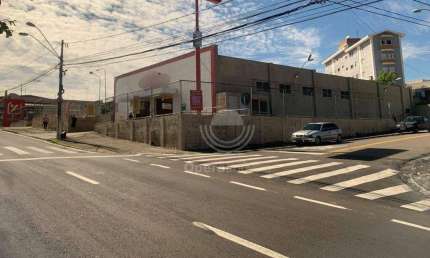Estamos alugando este Barracão com 646m2 de construção em um terreno de 1961m2 e um pátio com mais de 1.000m2 localizado no bairro Jardim Conceição em