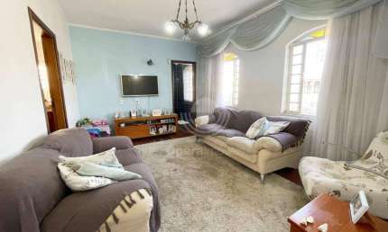 Casa Residencial com potencial para Comercial à Venda e Locação no bairro Nossa Senhora Auxiliadora.