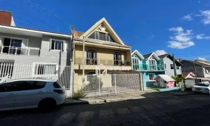 Sobrado com 4 dormitórios à venda, 235 m² por R$ 585.000,00 - Xaxim - Curitiba/PR