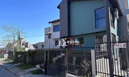 Sobrado à venda com 3 pavimentos no bairro Uberaba – Curitiba!