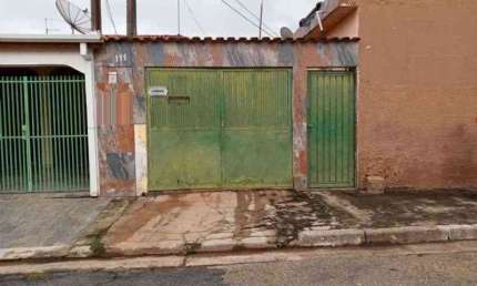 Casa à venda no Parque São Francisco, Guaratinguetá  por R$ 250.000