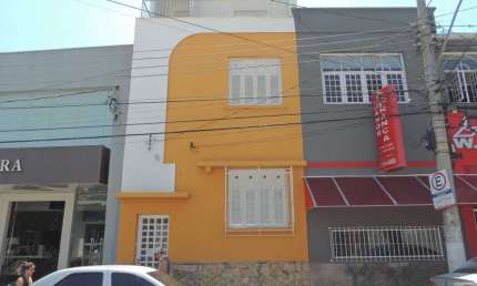 Casa com 4 quartos à venda no Centro, Guaratinguetá  por R$ 800.000