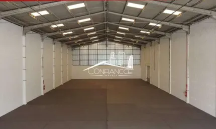Barracão / Galpão / Depósito para alugar na Rua Onofre Holthman, 1240, Rio Pequeno, São José dos Pinhais, 1820 m2 por R$ 49.140