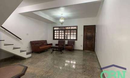!!!OPORTUNIDADE!!! LINDO SOBRADO com 140m² ÚTEIS - 03 DORM. sendo 02 SUÍTES - 02 VAGAS por R$ 950 MIL - SÃO VICENTE/GONZAGUINHA