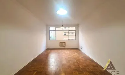 LINDO APTO. PADRÃO NA QUADRA DA PRAIA E COM VISTA MAR - 120m² ÚTEIS - 02 DORM. sendo 01 SUÍTE - 03 W.C - DEP. COMPLETA - 01 VAGA - BOQUEIRÃO/CANAL 3