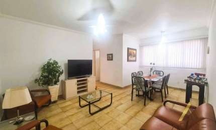 EXCLUSIVIDADE - APTO. PADRÃO com 82m² ÚTEIS - 02 QUADRAS DA PRAIA - 02 DORMITÓRIOS - VARANDA - 02 BANHEIROS - 01 VAGA DEMARCADA - BOQUEIRÃO SANTOS/SP