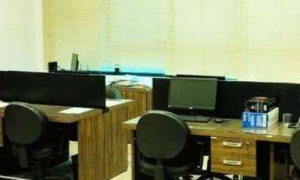Sala Comercial Mobiliada 75m² com 02 banheiros - Centro de Santos ( R$ 3.500,00 / Pacote )