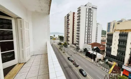 Excelente apartamento com vista mar - 78m² úteis - 02 dorms - varanda - 02 wc - dependência  de serviço por r$ 319 mil - itararé/s.v