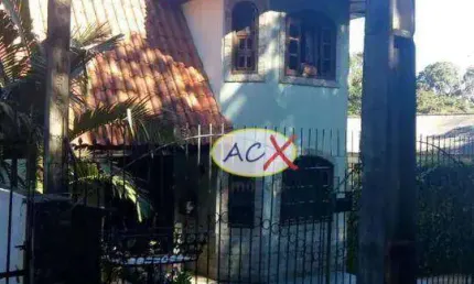 Casa com 4 dormitórios à venda, 220 m² por R$ 790.000,00 - Cachoeira - Curitiba/PR